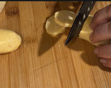 Foto del paso 3 de la receta: Tostadas con tomate y butifarra de huevo