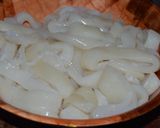 Foto del paso 1 de la receta: Cazuela de aros de calamar
