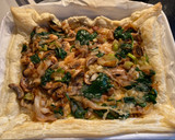 Foto del paso 4 de la receta: Hojaldre de champiñones, espinacas y cebolleta