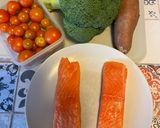 Sült lazac cseresznye paradicsommal, batátával és brokkoli salátával recept fázis 1 fotója