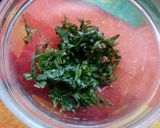 Foto del paso 2 de la receta: Tortilla española con longaniza y un toqué de albahaca