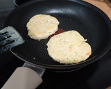 Foto del paso 5 de la receta: Hamburguesa de pollo, boniato, cebolla y calabacín