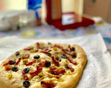 Foto del paso 4 de la receta: Primera Focaccia de Aitor con bacon y olivas negras