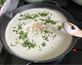 Foto del paso 7 de la receta: Muslitos de pollo a la crema