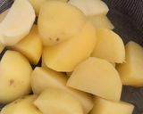 Foto langkah ke 1 dari resep Cheesy Potato Balls.