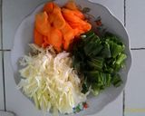 Foto langkah ke 1 dari resep Mie rebus goreng sayuran.