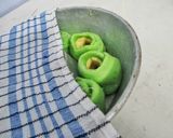 Foto langkah ke 4 dari resep Roti Sobek Pandan isi Pisang Sederhana.