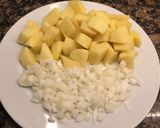 Foto del paso 2 de la receta Patatas estofadas con lentejas al curry