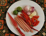 Foto langkah ke 1 dari resep Sambal matah honje merah.