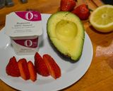 Foto del paso 1 de la receta Desayuno saludable para dieta de tostada de aguacate con fresas