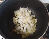 Foto del paso 1 de la receta: Garbanzos con calamares (o pota) con tomate