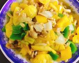 Hình bước làm 9 của món Gà xào chua ngọt, trứng cuộn ớt chuông, canh cải thịt nạc