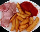 A picture of step 4 of My Simple Cooked Ham, Homemade Chips & Tomatoes 🍅😋.