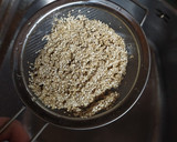 Foto del paso 1 de la receta: Quinoa especiada con pimientos y cebolla