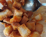 Foto del paso 8 de la receta: Fritada de butifarra y alcachofas con picatostes al ajillo y pimentón