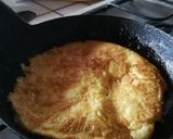 Foto del paso 5 de la receta: Ensalada tricolor con atún y omelette de puerro