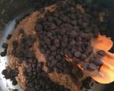 Foto langkah ke 3 dari resep 46. Bakery Style Chococips Cookies.