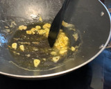 Foto del paso 4 de la receta: Salteado de sepia, trigueros y setas