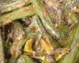 A picture of step 5 of Masala bhindi.