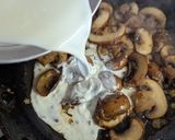 Foto langkah ke 2 dari resep Creamy Mushrooms Tagliatelle 😋👍.