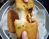 A picture of step 4 of Deep fried calzones.
