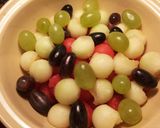 Foto del paso 9 de la receta Sandia rellena de frutas, en salsa de confituras