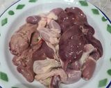 Foto langkah ke 1 dari resep Oseng Bawang Hati Ayam.
