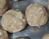 A picture of step 4 of Chicken Cheese Balls.