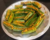 A picture of step 4 of Bhindi Peanut Masala.