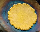 મકાઈ ની રોટલી (Makai ni rotli recipe in Gujarati) રેસીપી સ્ટેપ3ફોટો