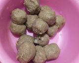 Foto langkah ke 2 dari resep Sayur bening sawi+bakso.