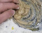 Foto del paso 2 de la receta: Pizza casera con 5 quesos
