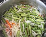 Foto langkah ke 1 dari resep Urab Sayur Bumbu Sangrai.