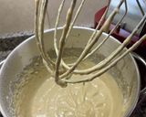 Foto del paso 3 de la receta: Muffins de banana rellenos con dulce de leche y nuez súper húmedos y esponjosos