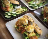 Foto del paso 7 de la receta: Brunch perfecto: Huevos benedictinos con salmón marinado en bagels caseros
