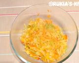 A picture of step 4 of Chicken springrolls.
