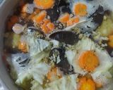 Foto langkah ke 5 dari resep Sup Bening Baso Ikan dan sayuran.