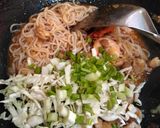 Foto langkah ke 7 dari resep Shiratake Goreng Singapore.
