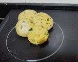 A picture of step 5 of Methi Parathas.