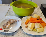 Foto del paso 6 de la receta: Caldo de verduras y pollo
