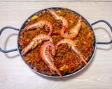 Foto del paso 9 de la receta: Fideuá de sepia y gambones (con salmorreta)