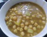 A picture of step 6 of Karachi famous Kathyawari cholay chaat.