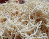 Hình bước làm 1 của món Mì xào giòn hải sản