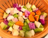 Hình bước làm 2 của món Canh rau củ hầm chân giò