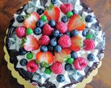 Foto del passaggio 5 della ricetta Torta pan di Spagna alla vaniglia, crema al cioccolato e frutta