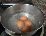Foto del paso 1 de la receta: Lomo de cabeza de cerdo, con huevos rellenos, olla express