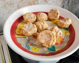 A picture of step 1 of गोभी बड़ी झूनगा की सब्जी.