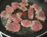 Foto del paso 5 de la receta: Solomillo de cerdo con setas en salsa de foie