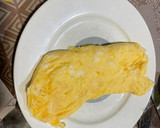 Foto del paso 2 de la receta: Sándwich de tortilla, queso crema y salmón ahumado