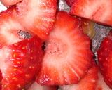 Foto del paso 5 de la receta: Tarta de frutillas!!!🍓🍓🍓con crema de frutillas